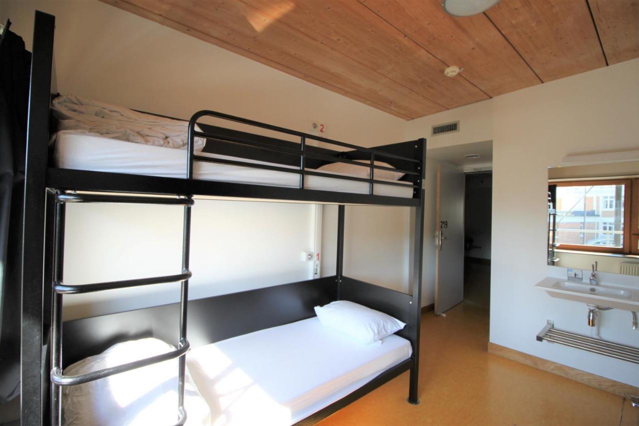 Hi Yves Robert Hostel Parijs